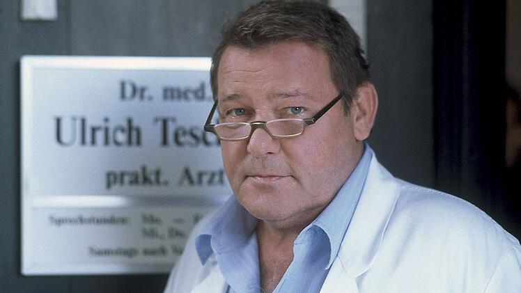 Er &uuml;bernahm die Praxis nach dem Tod von Dr. Karsten Mattiesen und war 17 Jahre lang "Der Landarzt": Walter Plathe als Dr. Ulrich Teschner.