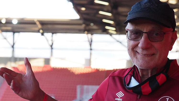 Geschafft! Kultreporter und FCN-Fan Günther Koch. Foto: Jürgen Schmitt