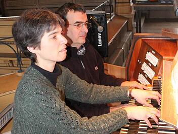 Sie geben in der Silvesternacht um 22 Uhr ein Orgelkonzert in der Erlöserkirche: Christine Stumpf und Jörg Wöltche. Foto: Thomas Mäuser