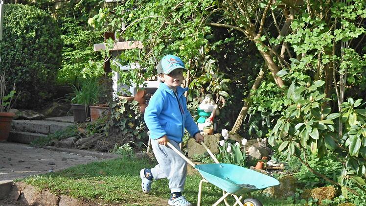Auch der kleine Lian ist voller Eifer dabei. Foto: Helmut Will