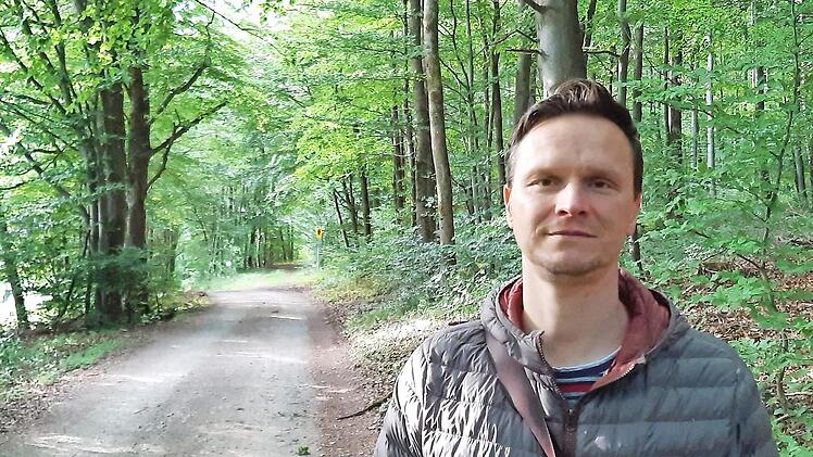 Auf diesem Bild wächst unserem Model ein Baum aus dem Kopf. Das Gesicht ist links zu hell und auf der rechten Seite im Schatten.