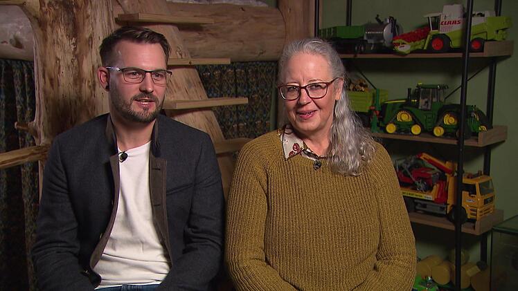 Nach dem Essen sind Philipp und Gudrun satt und gl&uuml;cklich.