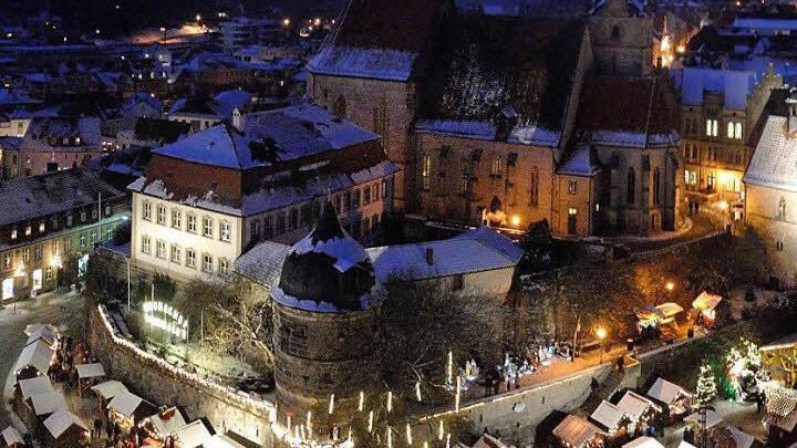 Zurück zu den Wurzeln: Die Obere Stadt wird in diesem Jahr keine Rolle mehr für den Kronacher Weihnachtsmarkt spielen. Die Konzentration liegt wieder auf dem Marienplatz. Foto: Fuhrmann(Archiv