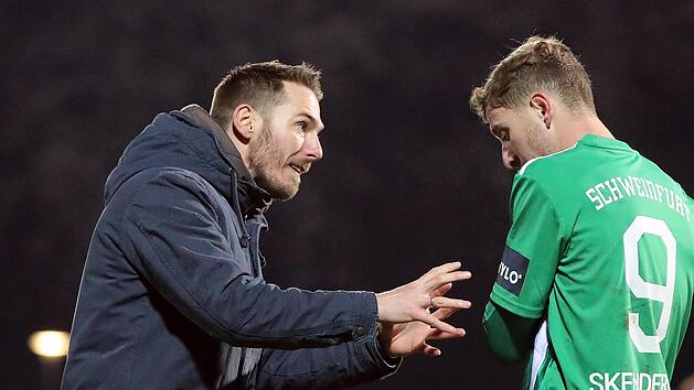 Ist mit sofortiger Wirkung nicht mehr Trainer des FC 05 Schweinfurt: Tobias Strobl (links).  Foto: foto2press/Frank Scheuring