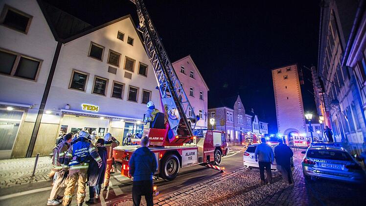 Brandgeruch im Bereich der Hauptstra&szlig;e in Ha&szlig;furt haben am Donnerstag zu einem Polizei- und Feuerwehreinsatz gef&uuml;hrt. Foto: Rene Ruprecht