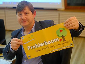 Allianzmanager Holger Becker stellte die aktuellen Projekte des Fränkischen Saaletals der Gemeinde Wartmannsroth vor. Foto: Gerd Schaar