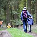 Auch Kinder wandern gerne - vor allem auf einer der zahlreichen Routen, die du in unseren Lektüren-Tipps findest.