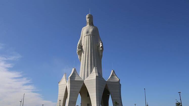 Gigantische Marienstatue in Polens Provinz