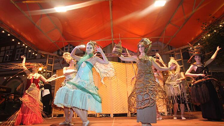 Die fantasievollen Kreationen von Berit Ida Lüdtke werden am Korbmarktsamstag, 20 Uhr auf der Hauptbühne am Marktplatz zu sehen sein. Foto: Archiv Gerda Völk