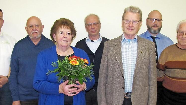 Die Siedlergemeinschaft Scheuerfeld zeichnete einige ihrer Mitglieder für 25, 40 und 50 Jahre Verbandstreue aus.  Foto: Martin Koch