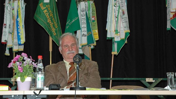 Einsam war es bereits auf der Hauptversammlung in Breitungen um Präsident Ewald Klüber. Damals hielt er noch an seinem Amt fest, jetzt hat er nach erneuten Angriffen seinen Rücktritt erklärt. Foto: Kritzer/Archiv