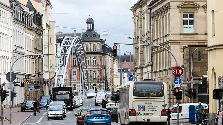 Am Mittwochmorgen war es in Bamberg am Luitpoldeck (hier eine Aufnahme zu einem anderen Zeitpunkt) zu Irritationen gekommen: Die Ampel zeigte längere Zeit Rot, manchem Verkehrsteilnehmer war dies zu lang.  Foto: Barbara Herbst