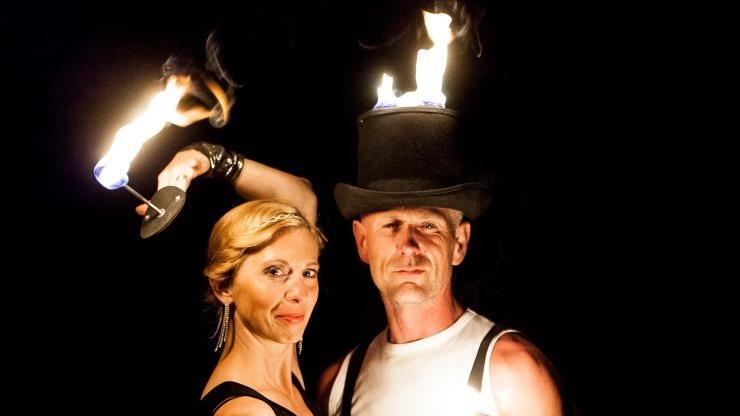 Bianca Mayer und Christian Madlmair als funkelndes Showduo "Feuersterne". Foto: PR