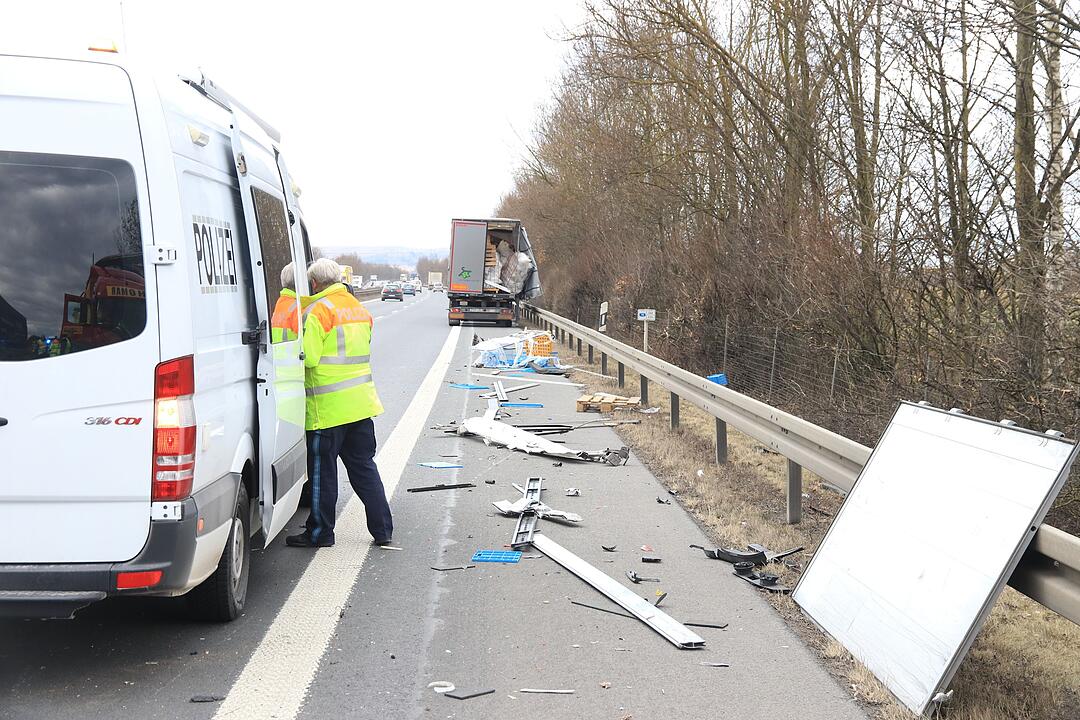 Unfall auf A70 im Landkreis Bamberg mit zwei Sattelzügen