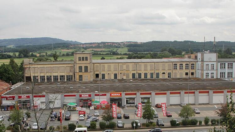 Das Nahversorgungszentrum in der Bayreuther Straße auf dem ehemaligen Spinnerei-Gelände Foto: Josef Hofbauer/Archiv