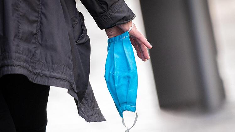 Im Landkreis Bad Kissingen ist die Sieben-Tage-Inzidenz über den Grenzwert von 50 Corona-Infizierten pro 100 000 Einwohner gestiegen und liegt jetzt bei 53,3. Ab Donnerstag, 0 Uhr, greifen verschärfte Beschränkungen. Foto: Mohssen Assanimoghaddam/dpa