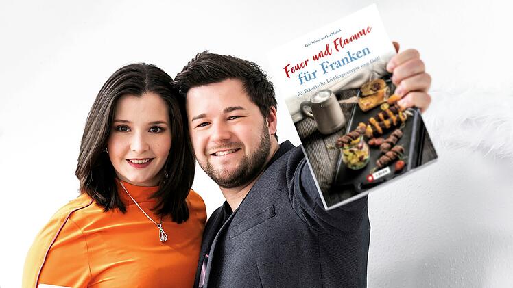 In ihrem neuen Kochbuch zeigen Felix Wiesel und Ina Medick wie man klassischen Grillgerichten einen fränkischen Twist gibt.