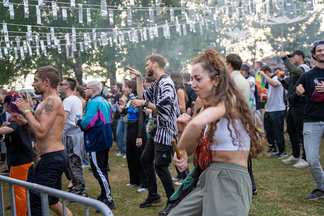 Sommer. Sonne. Tanzen. Techno. Bass!