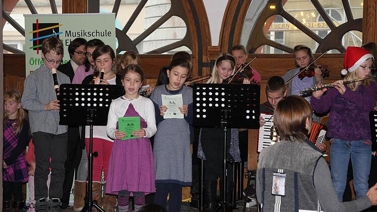 Beim gemeinsamen Schlusslied standen alle Musiker vereint auf der Bühne.  Foto: privat