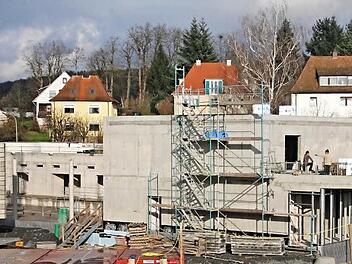 Der Neubau des Hallenbades ist mit Kosten von 1,78 Millionen Euro eine der größten Investitionen der Stadt Ebern.  Foto: Helmut Will