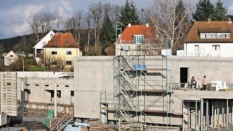 Der Neubau des Hallenbades ist mit Kosten von 1,78 Millionen Euro eine der größten Investitionen der Stadt Ebern.  Foto: Helmut Will