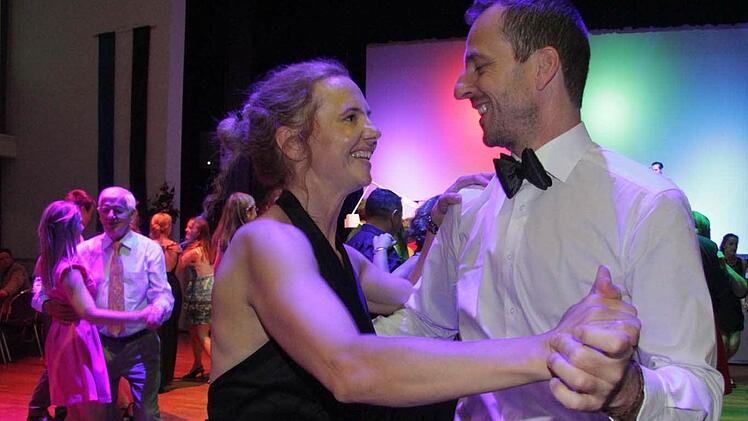 So sehen glückliche Eltern aus - der Abistress ist vorüber. Foto: Sonja Adam