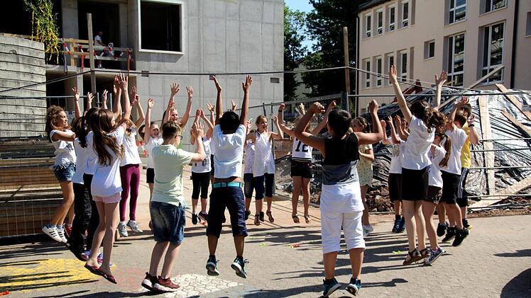 Am Erweiterungsbau der Carl-Platz-Schule wurde Richtfest gefeiert.  Foto: Richard Sänger