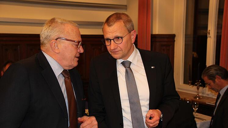 Thomas Sattelberger (links) zu Besuch bei der IHK zu Coburg; mit im Bild IHK-Hauptgeschäftsführer Siegmar SchnabelOliver Schmidt