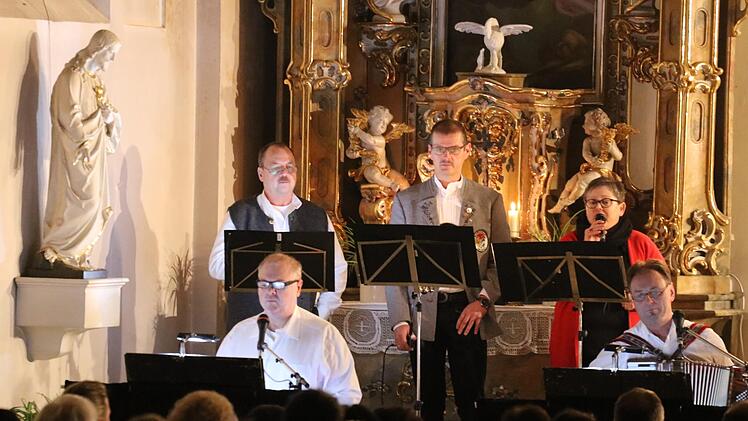 Die Auersberg Buam singen über "Frieden in allen Herzen". Foto: Sebastian Schmitt