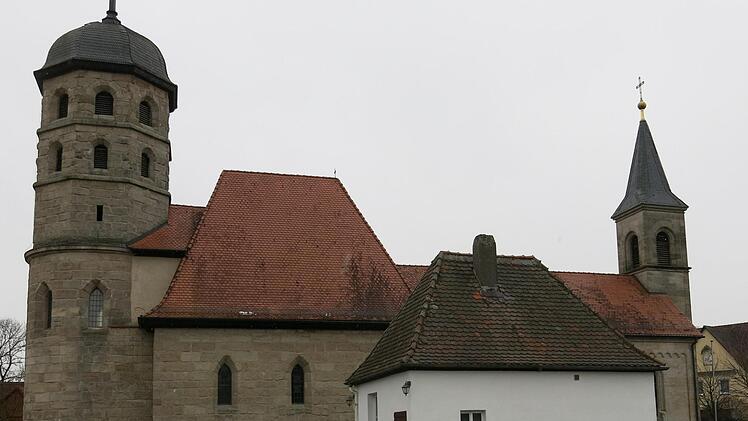 Das alte Leichenhaus auf dem Friedhof in Poxdorf soll im Zuge der Friedhofssanierung abgerissen werden. Stattdessen soll eine neue Aussegnungshalle  gebaut werden.  Foto: Dagmar Niemann