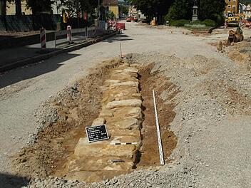In der Klosterstraße haben Archäologen Teile des Reuther Tors freigelegt. Fotos: privat