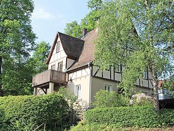 Noch steht das evangelische Pfarrhaus leer. Doch bald soll dort wieder Leben einkehren. Foto: Heike Beudert