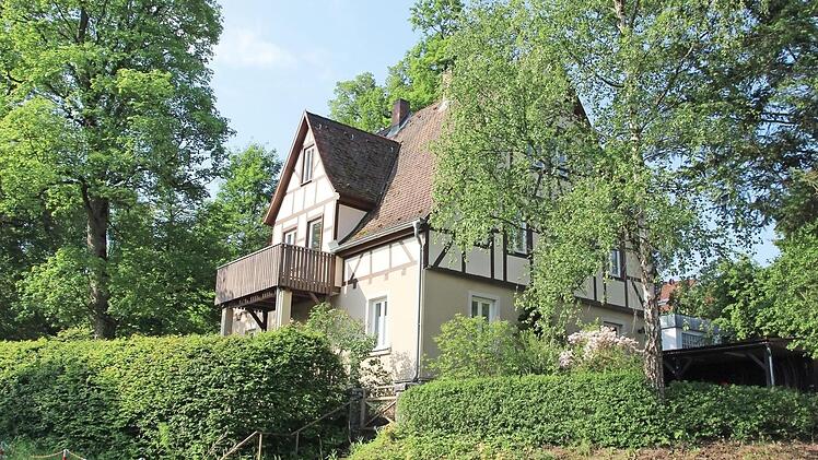 Noch steht das evangelische Pfarrhaus leer. Doch bald soll dort wieder Leben einkehren. Foto: Heike Beudert