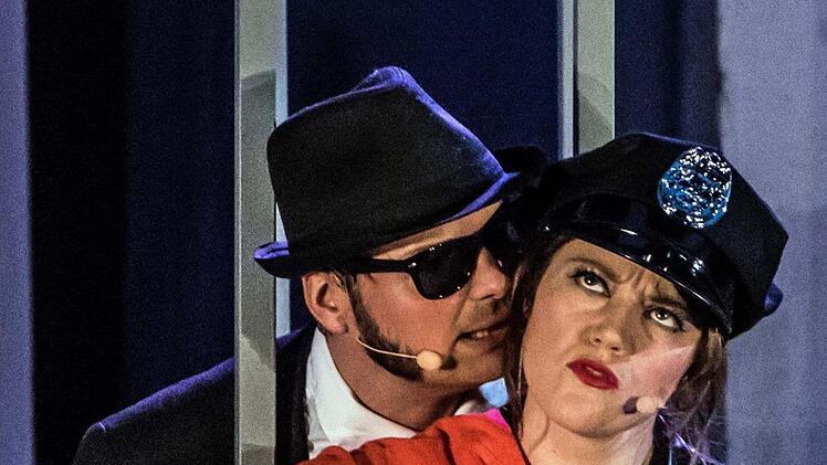 Die Musical Comedy "Blues Brothers in Prison" feierte Premiere auf der Waldbühne Heldritt.Foto: Jochen Berger