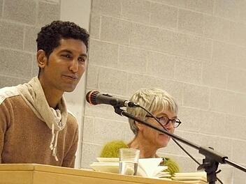 Zekarias Kebraeb (l.) und seine Co-Autorin Marianne Moesle lesen in Forchheim.Foto: Lindner