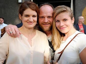 Elli Wasserscheid, Andreas Leopold Schadt und Nadine Badewitz. Fotos: Nikolas Pelke