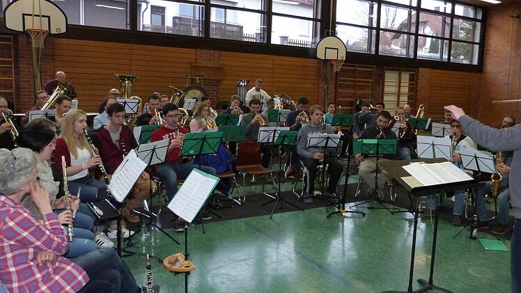 Peter Weiß und der Musikverein Marktleugast am Probensamstag