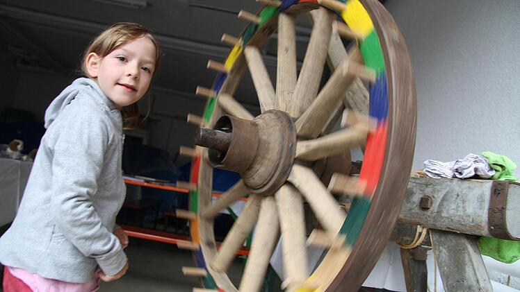 Antonia (6) versuchte ihr Glück am Glücksrad - und gewann genau den Preis, den sie sich gewünscht hatte.