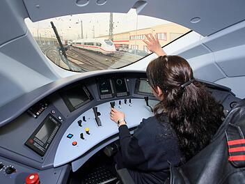 Blick aus einem ICE Fotos: Deutsche Bahn