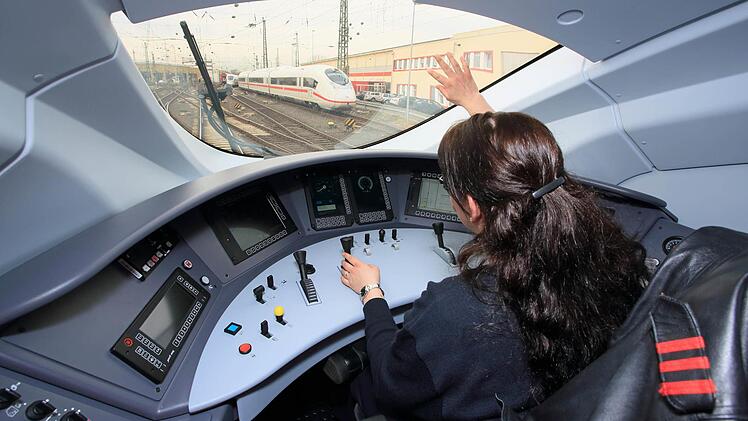 Blick aus einem ICE Fotos: Deutsche Bahn