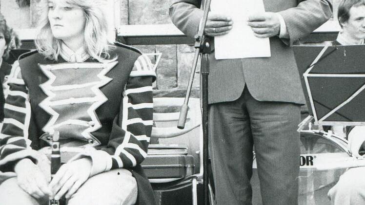 (Der damalige OB Karl-Heinz Höhn eröffnete ganz feierlich das erste Schlossplatzfest.  Foto: CT-Archiv
