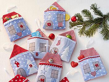 Den Adventskalender mit den romantischen Häuschen kann man jedes Jahr wieder verwenden. Foto: (c)frechverlag