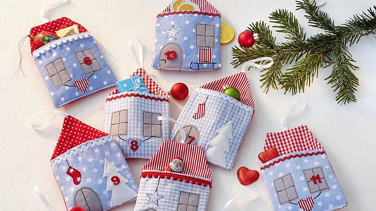 Den Adventskalender mit den romantischen Häuschen kann man jedes Jahr wieder verwenden. Foto: (c)frechverlag