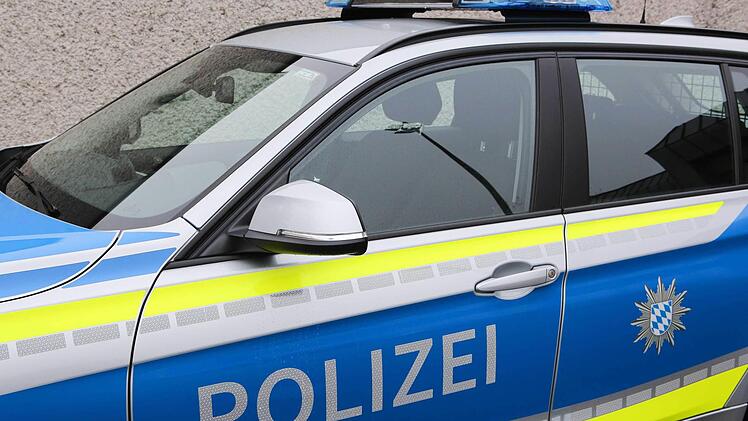 Im Aufzug eines N&uuml;rnberger Hochhauses hat am Sonntag ein Mann vor einer Frau blank gezogen. Die Polizei sucht nach dem Unbekannten. Symbolfoto: RiegerPress