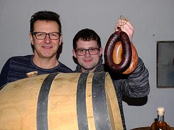 Thomas Kleinhenz (links) und Pascal Häusler freuen sich auf das gemeinsame Scheunenfest. Gerd Schaar