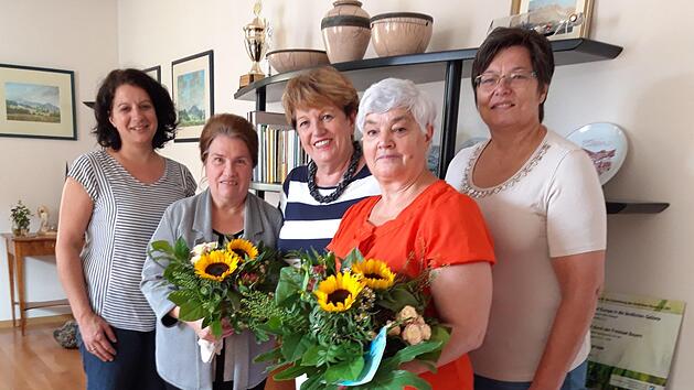 Unser Foto zeigt (von links) Silke Helget (Personalrat), Alwina Pismenezky, Brigitte Meyerdierks, Vera Verhoturova und Silvia Reinelt (Personalleiterin). Gabriele Kientzle