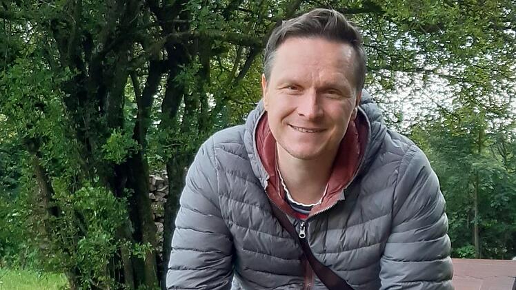 Der Wechsel auf Hochkant bringt neue Perspektiven. Die Person wird näher rangeholt. Der Baum bildet einen schönen Hintergrund. Insgesamt wirkt das Bild interessanter. Foto: Kerstin Junker