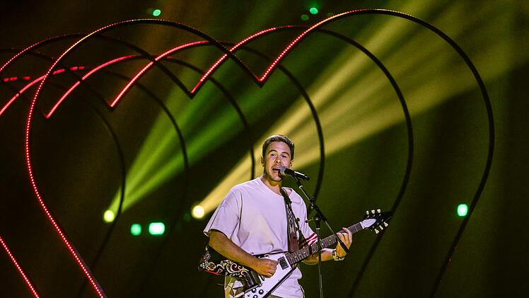 Beni Hafneron, besser bekannt als "Oimara", wei&szlig; schon ganz genau, wie man gro&szlig;e Publikumsansammlungen in Stimmung versetzt.