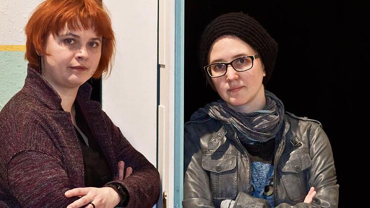 Magdolna Parditka und Alexandra Szemerédy (rechts) bringen Mozarts "Entführung" auf die Bühne des Landestheaters. Foto: Jochen Berger