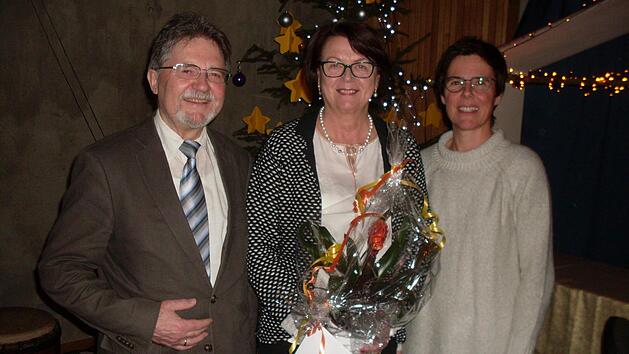 Abschied an der Franz-von-Pr&uuml;mmer-Schule feierte die Heilp&auml;dagogische F&ouml;rderlehrerin Margarete Heusinger aus Bad Kissingen (Bildmitte). Foto: Klaus Scheuring